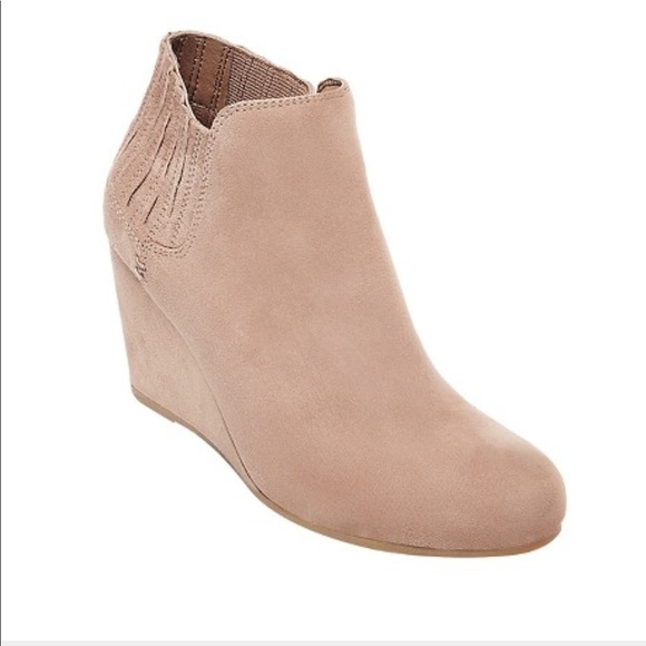 dv wedge booties
